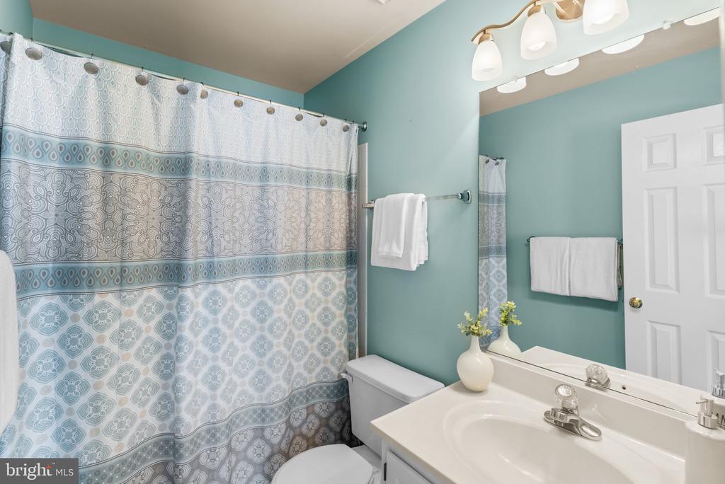 1029 SIMSBURY COURT