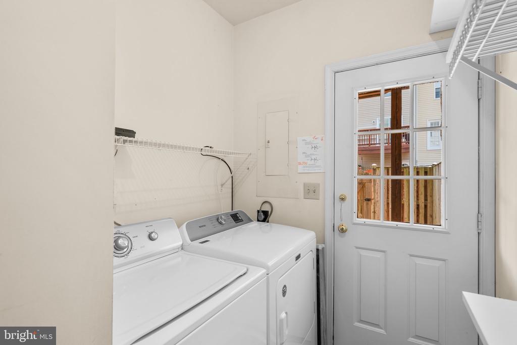 1029 SIMSBURY COURT