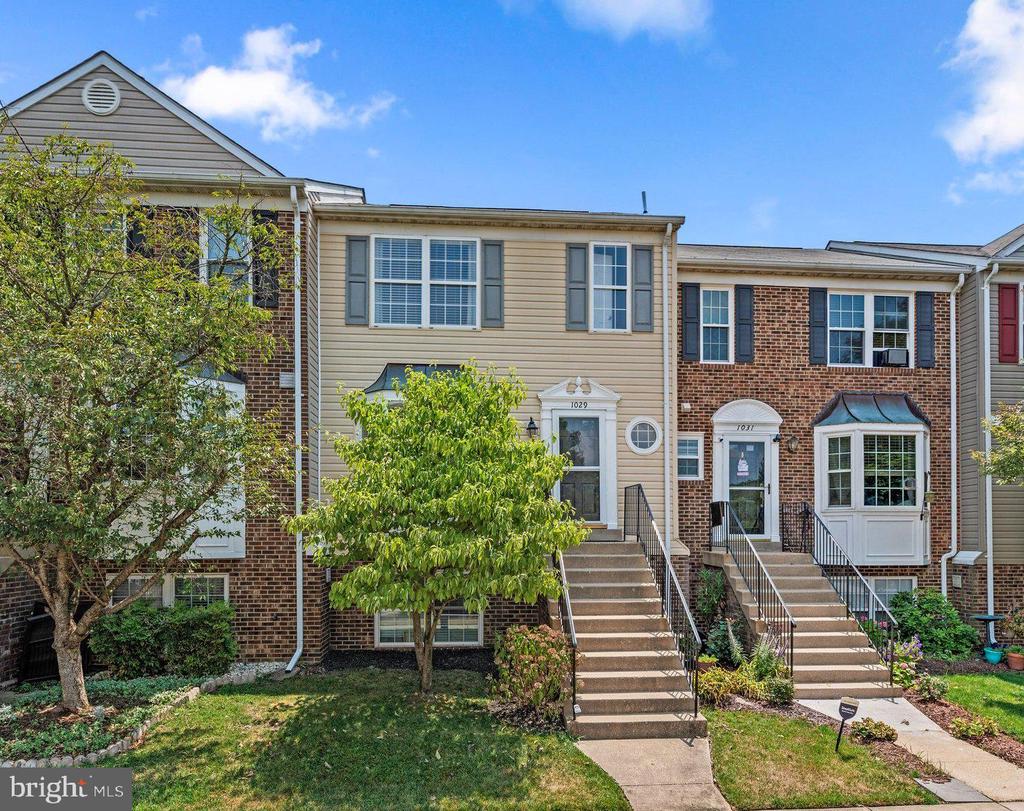 1029 SIMSBURY COURT