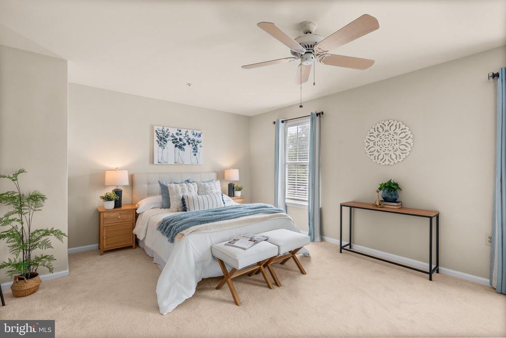 1029 SIMSBURY COURT