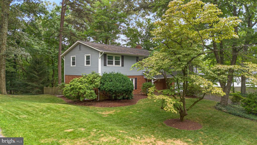 11 SAINT IVES DRIVE