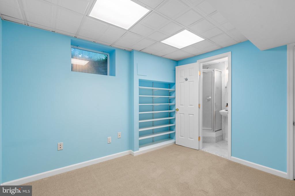 11 SAINT IVES DRIVE