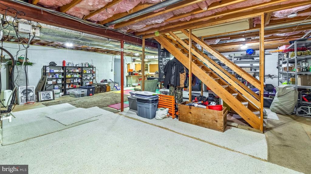 1687 CAMDEN COURT