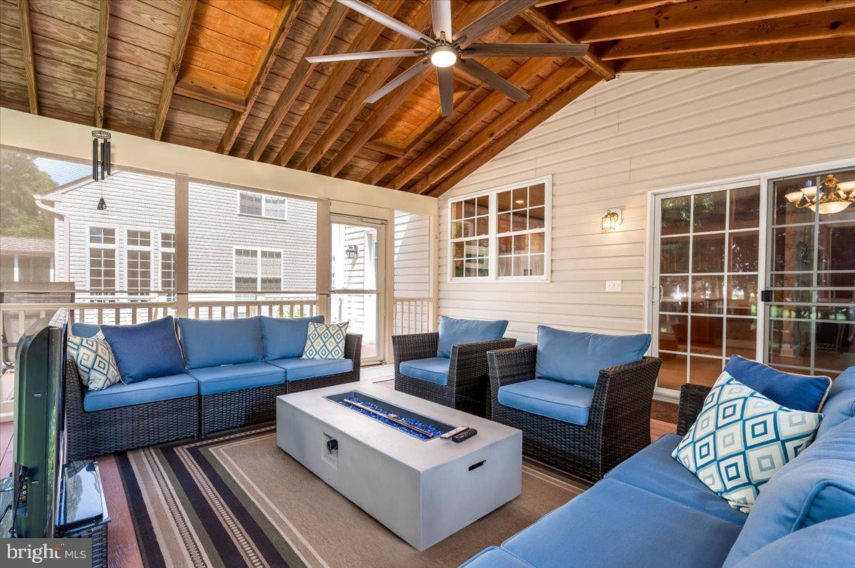 8265 GREEN ICE DRIVE