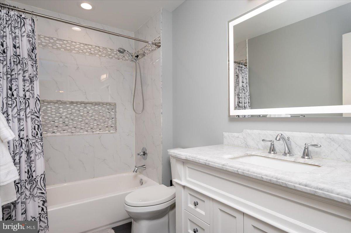 8265 GREEN ICE DRIVE