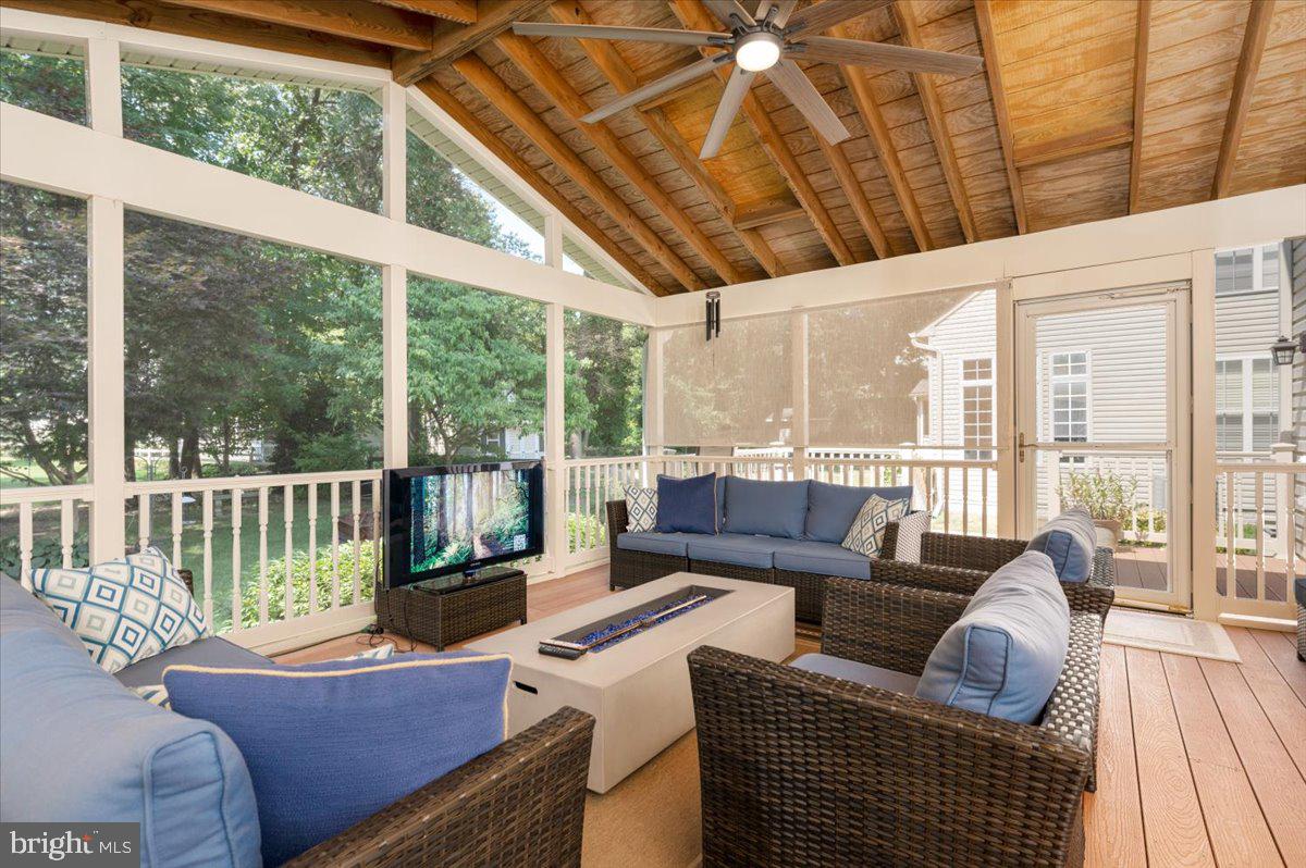 8265 GREEN ICE DRIVE