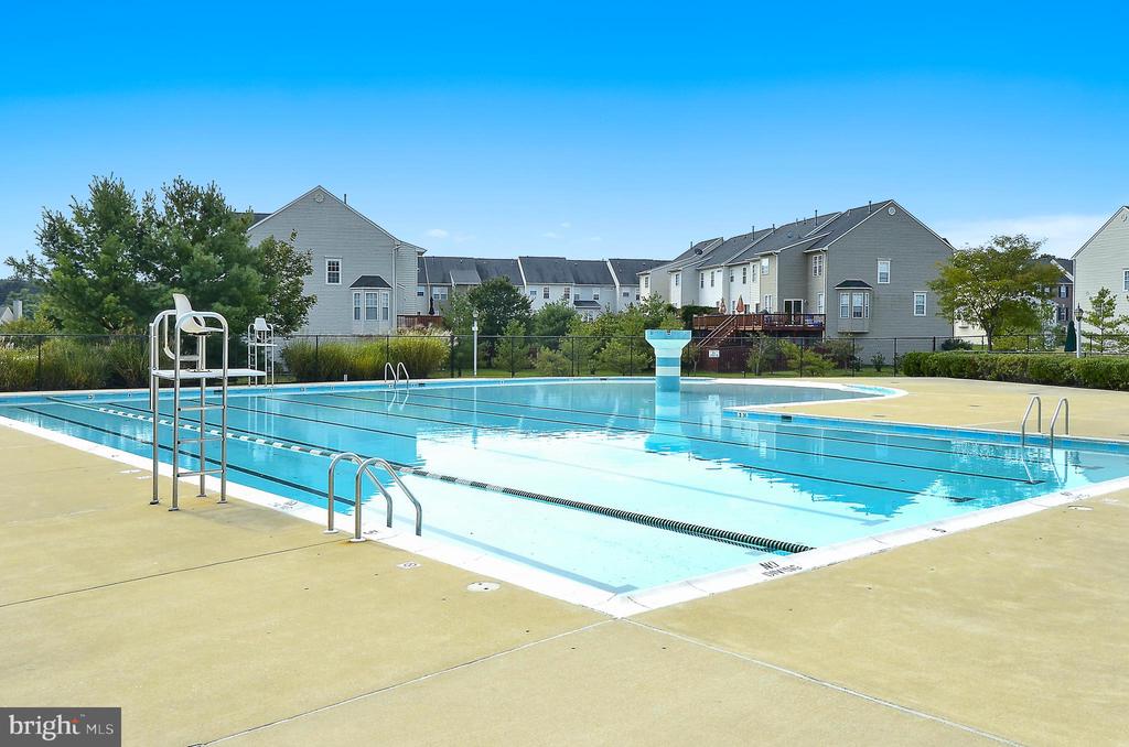 8265 GREEN ICE DRIVE