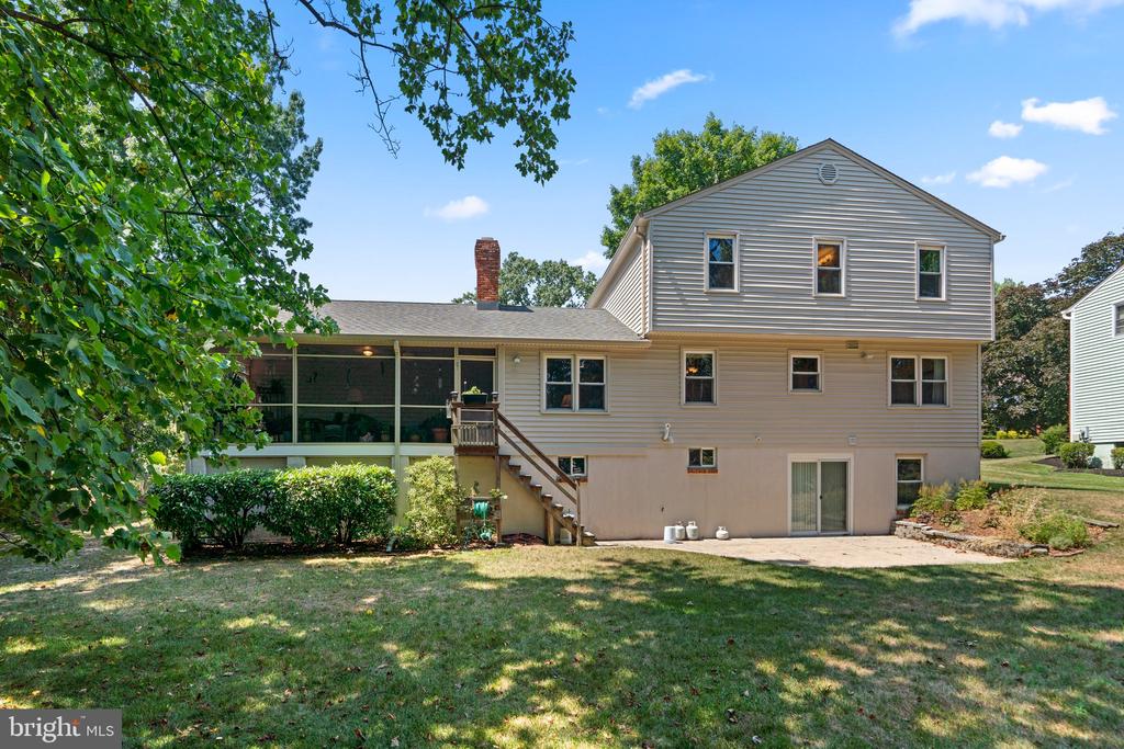 464 YORKSHIRE DRIVE