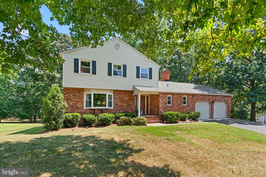 464 YORKSHIRE DRIVE
