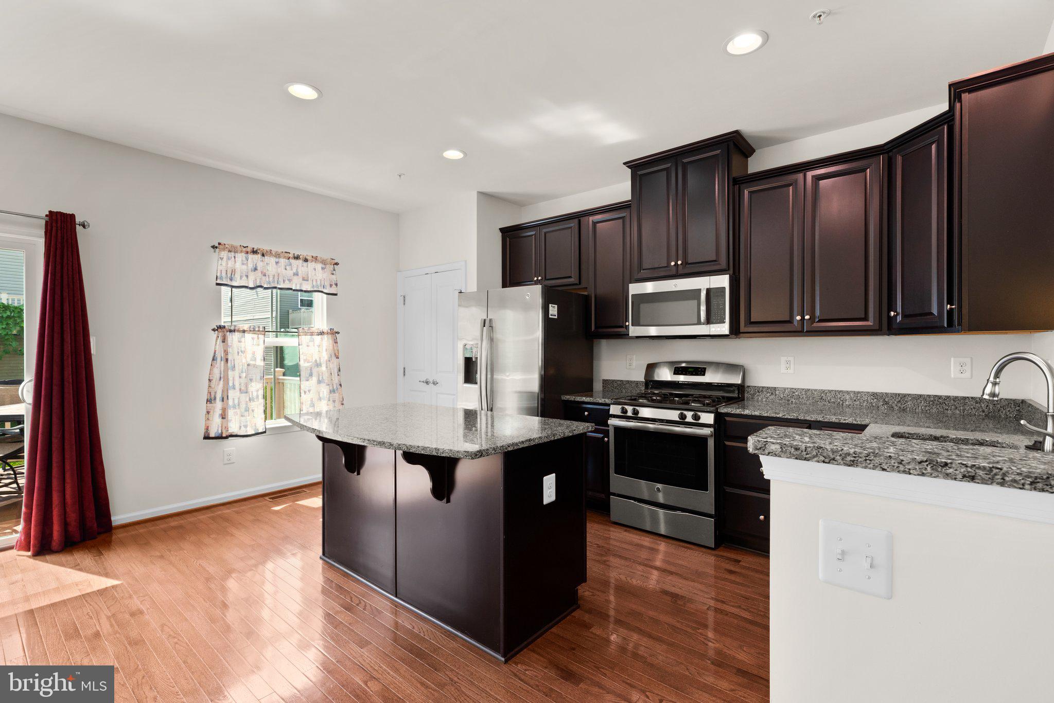 719 APPLE ORCHARD DRIVE