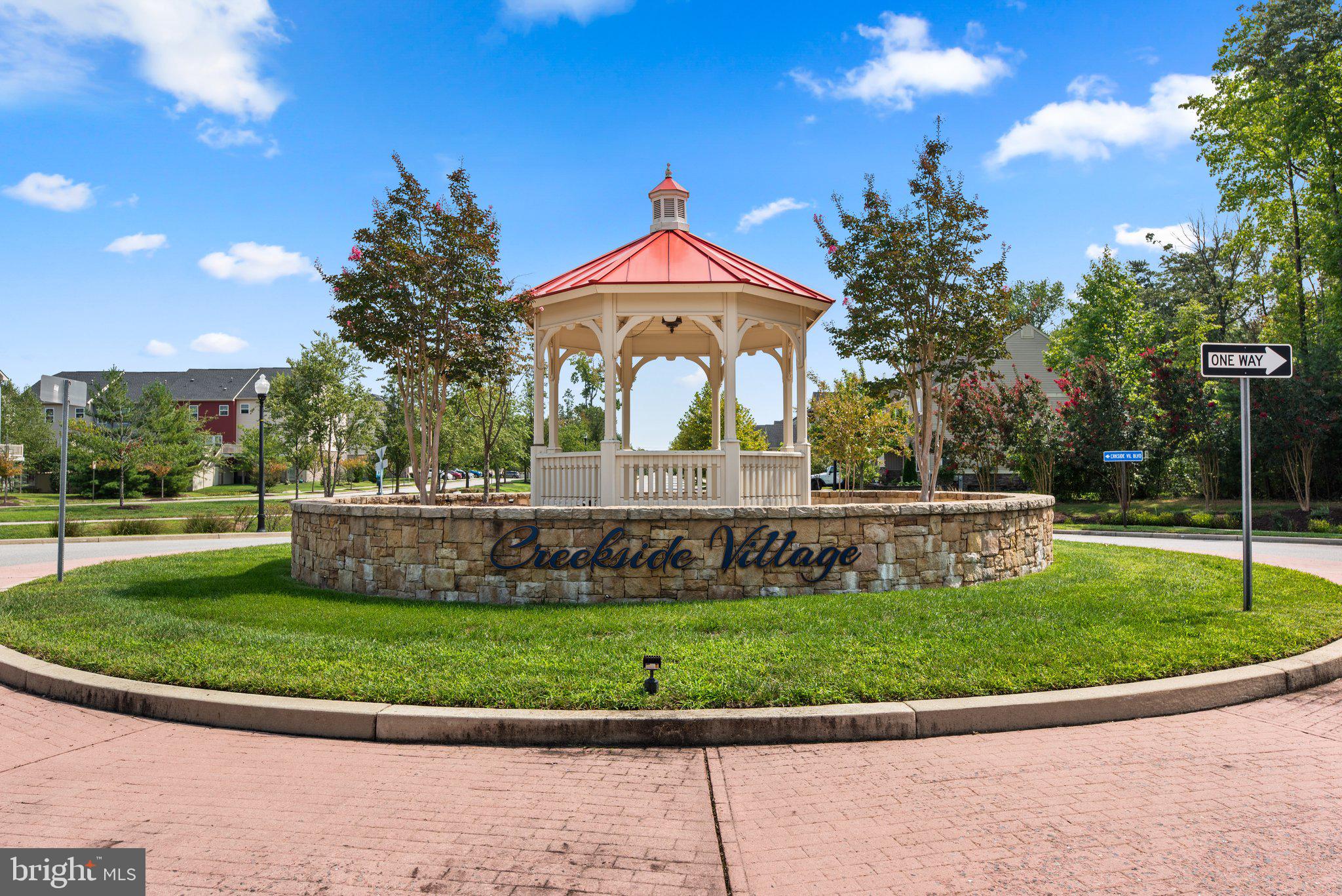 719 APPLE ORCHARD DRIVE