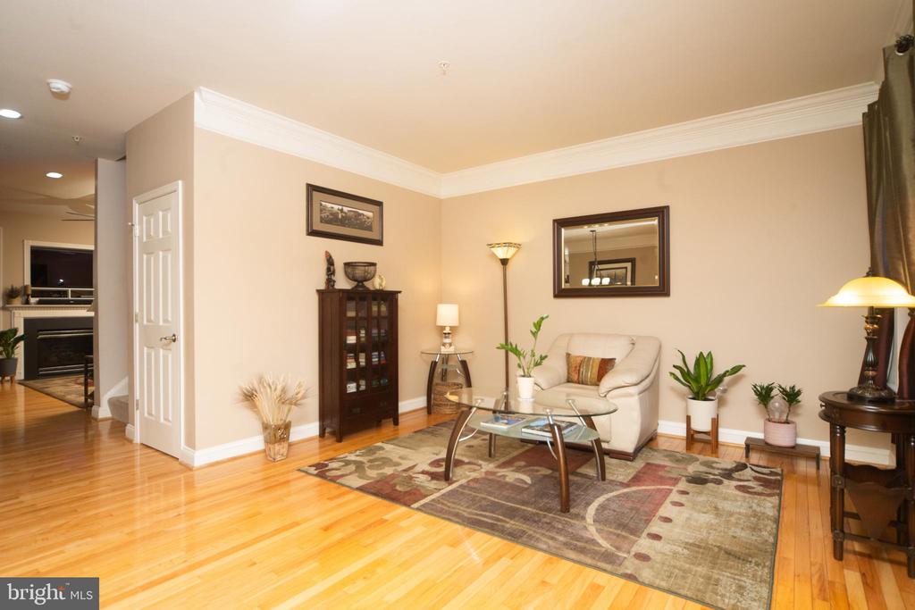 818 THICKET COURT