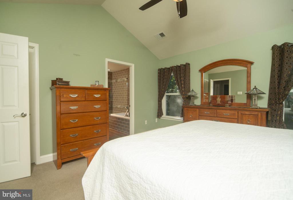 818 THICKET COURT