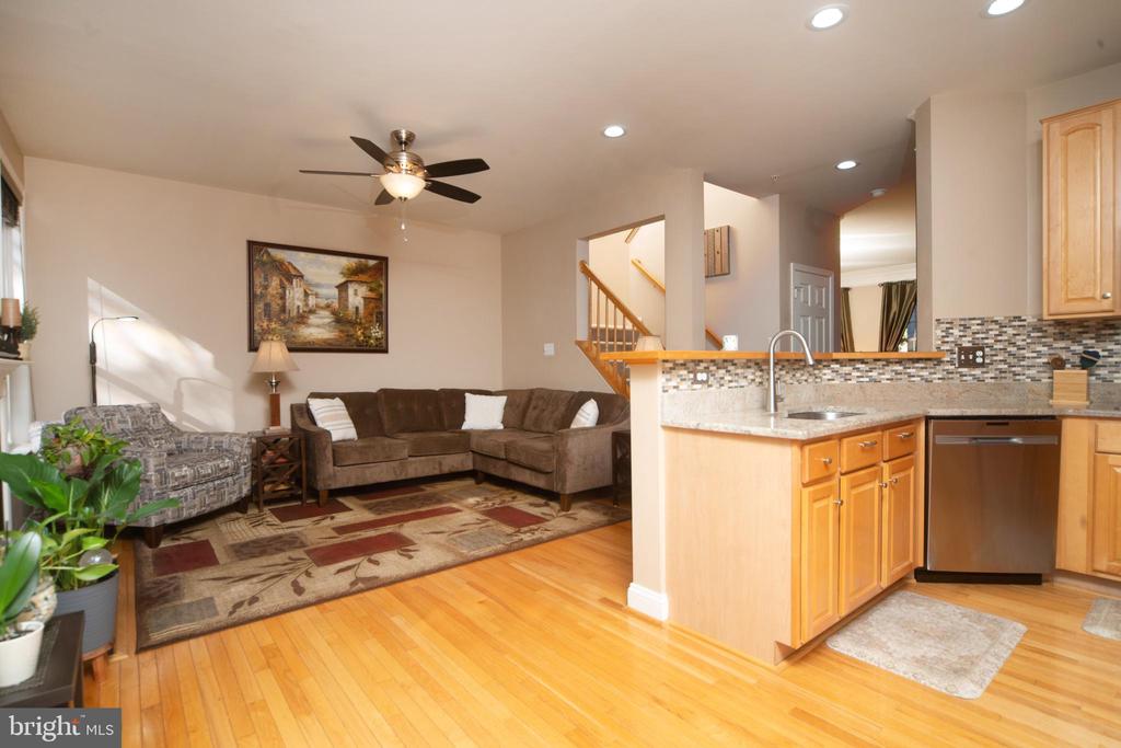 818 THICKET COURT