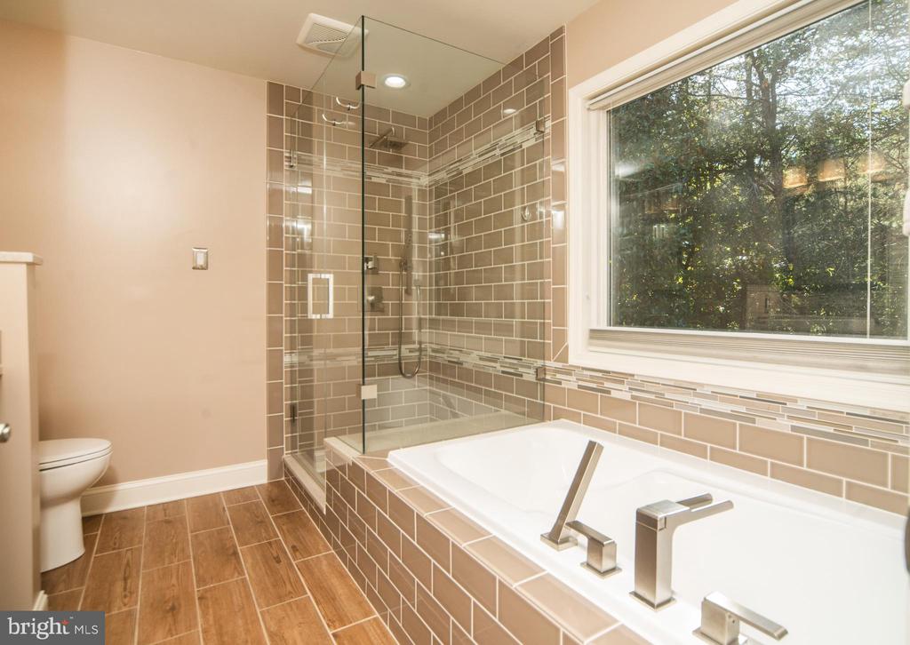 818 THICKET COURT