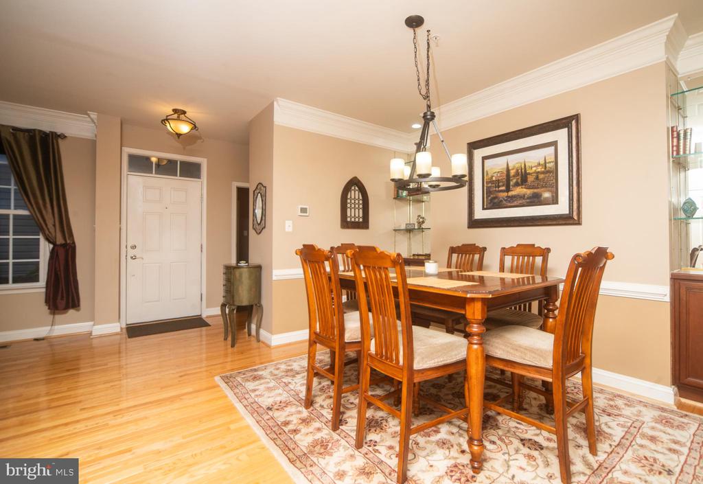 818 THICKET COURT