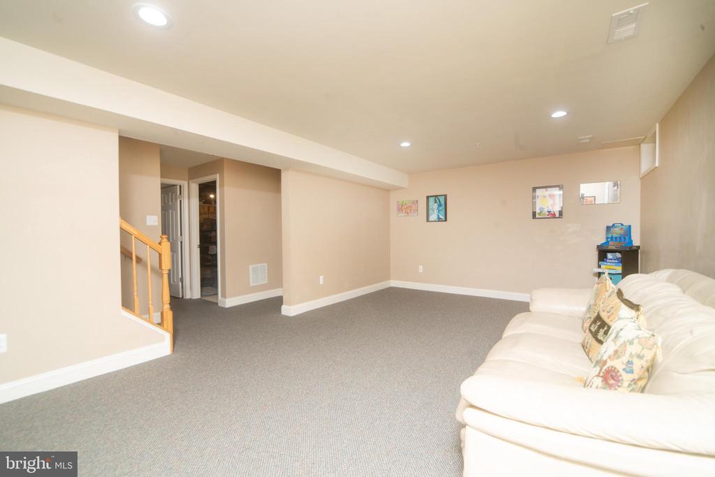 818 THICKET COURT
