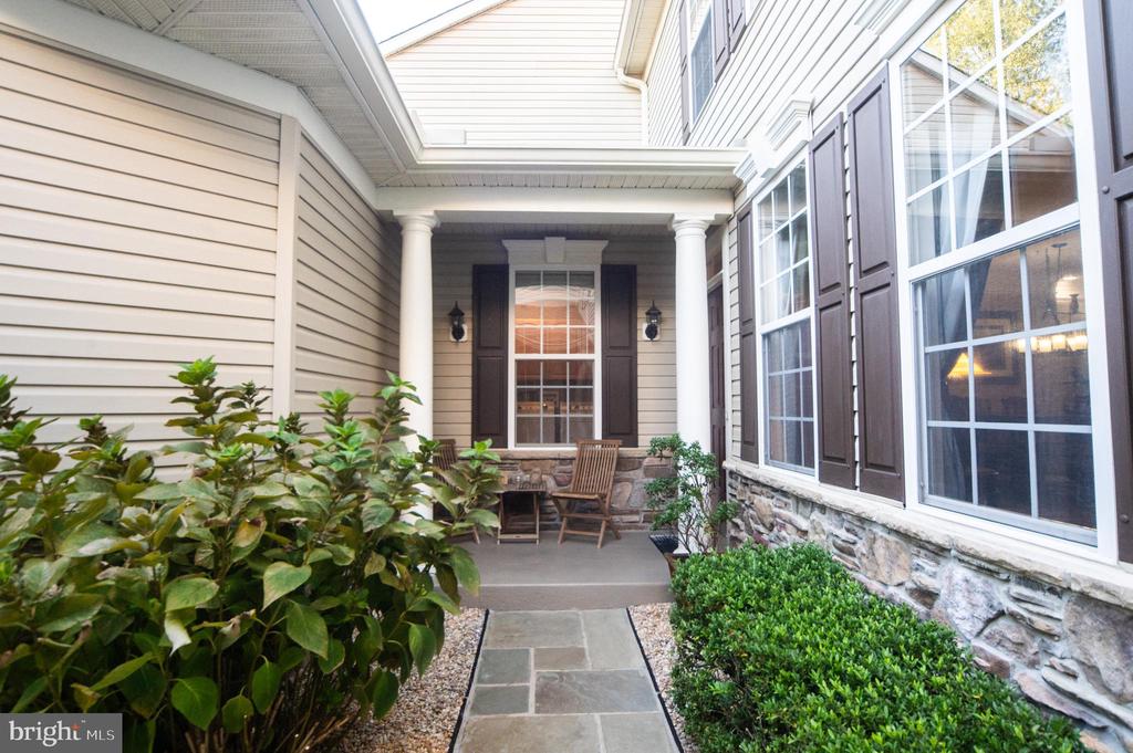 818 THICKET COURT