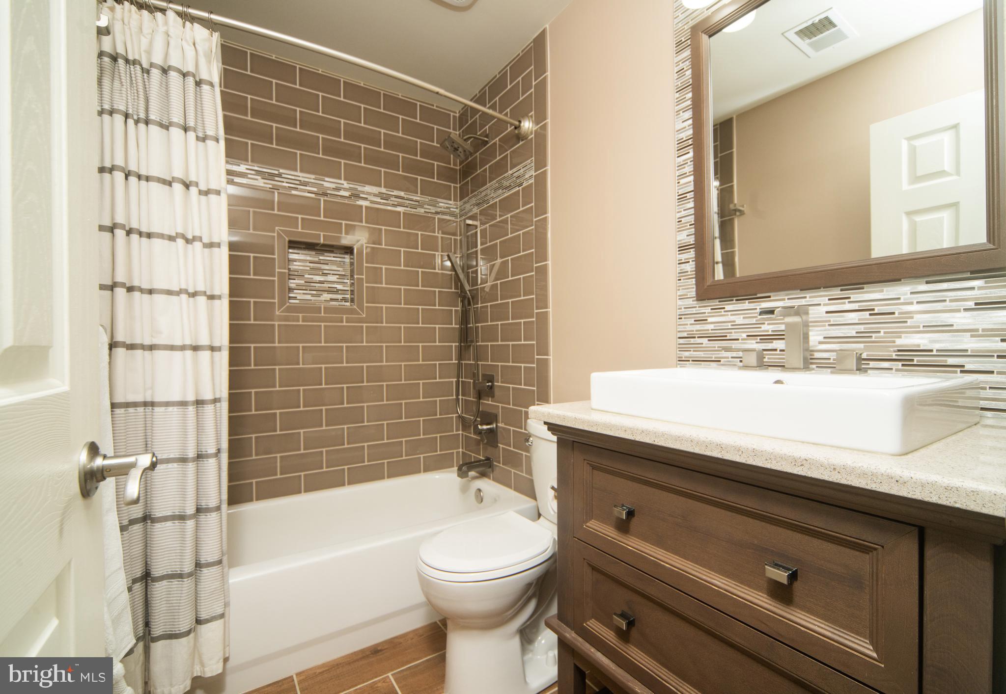 818 THICKET COURT