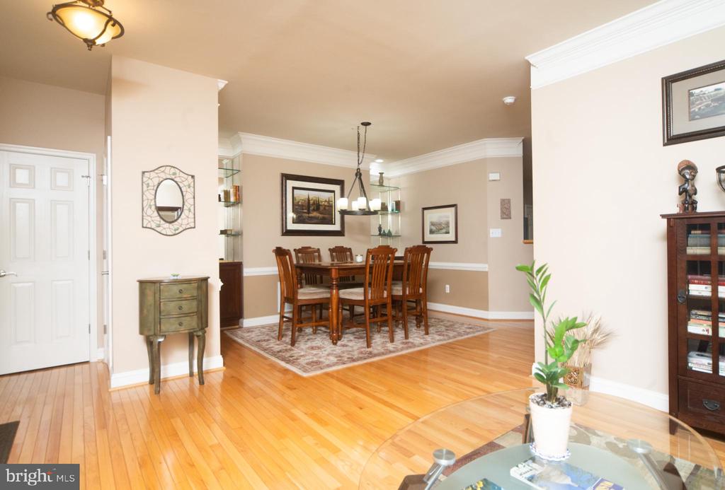 818 THICKET COURT