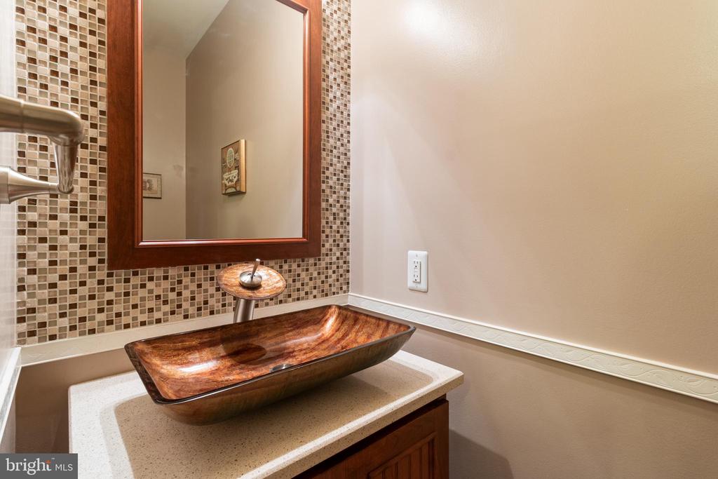 818 THICKET COURT