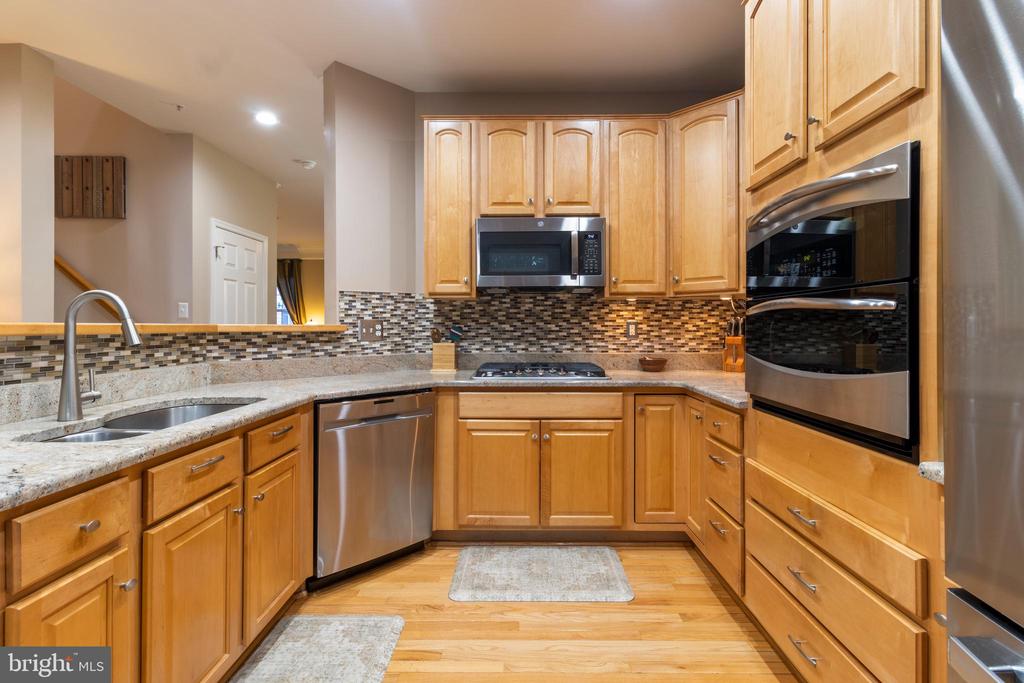 818 THICKET COURT