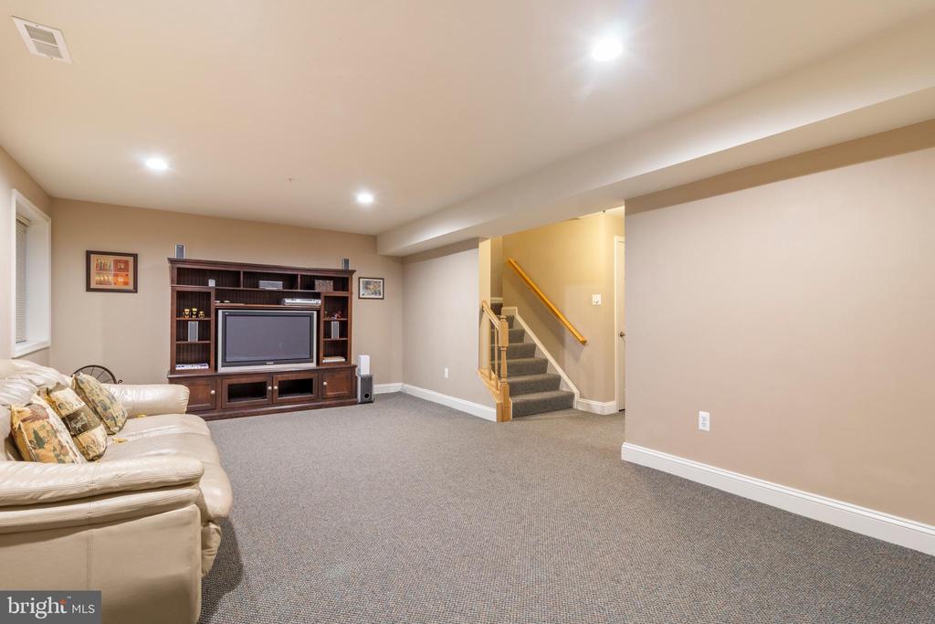 818 THICKET COURT