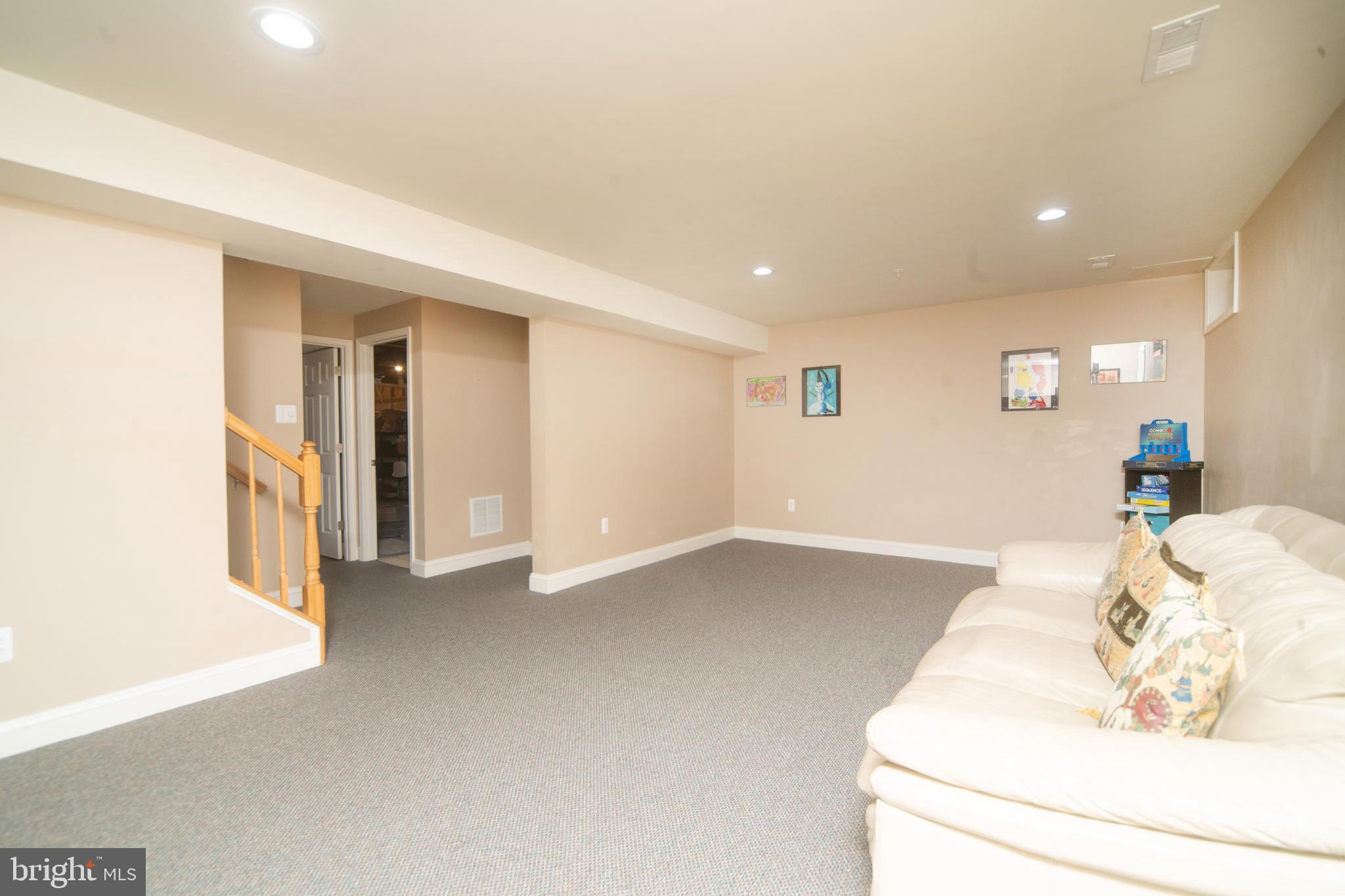 818 THICKET COURT