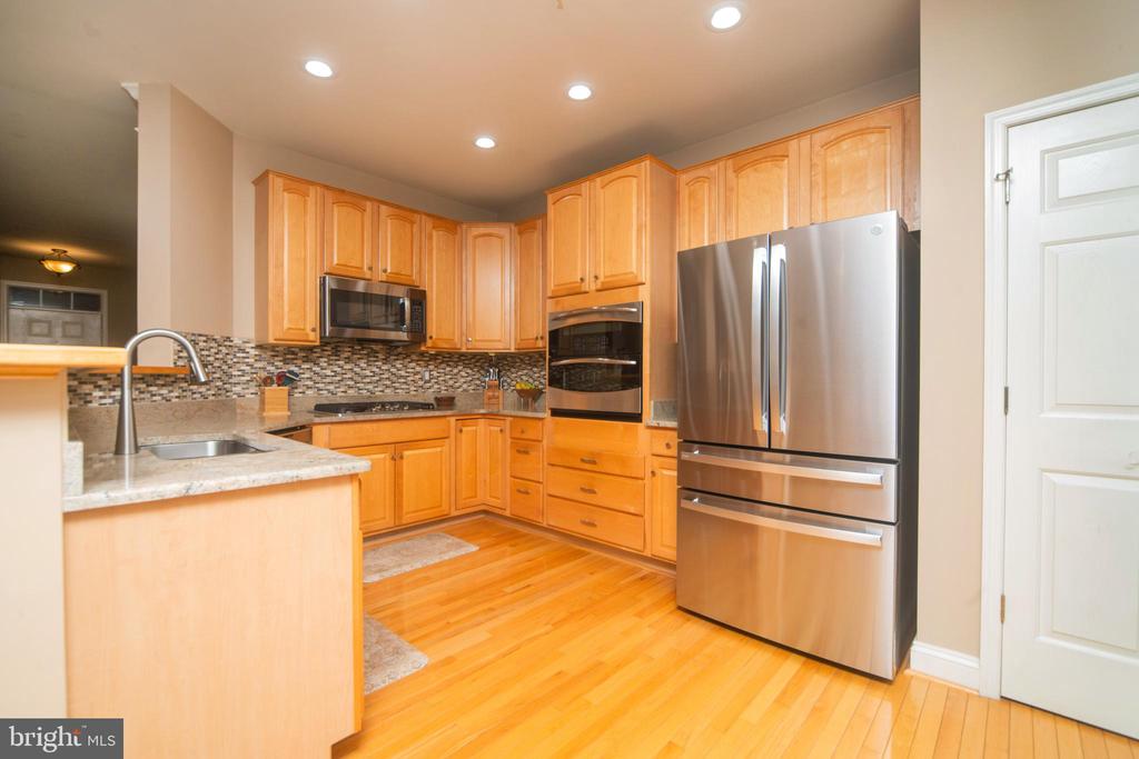818 THICKET COURT