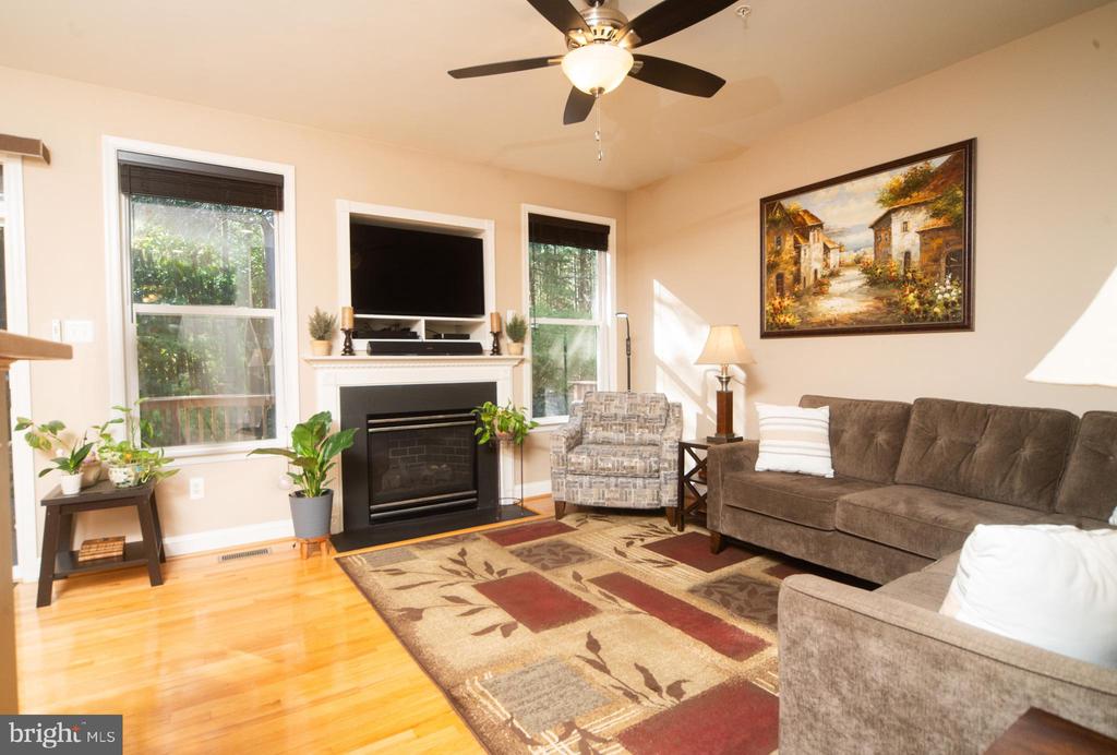818 THICKET COURT