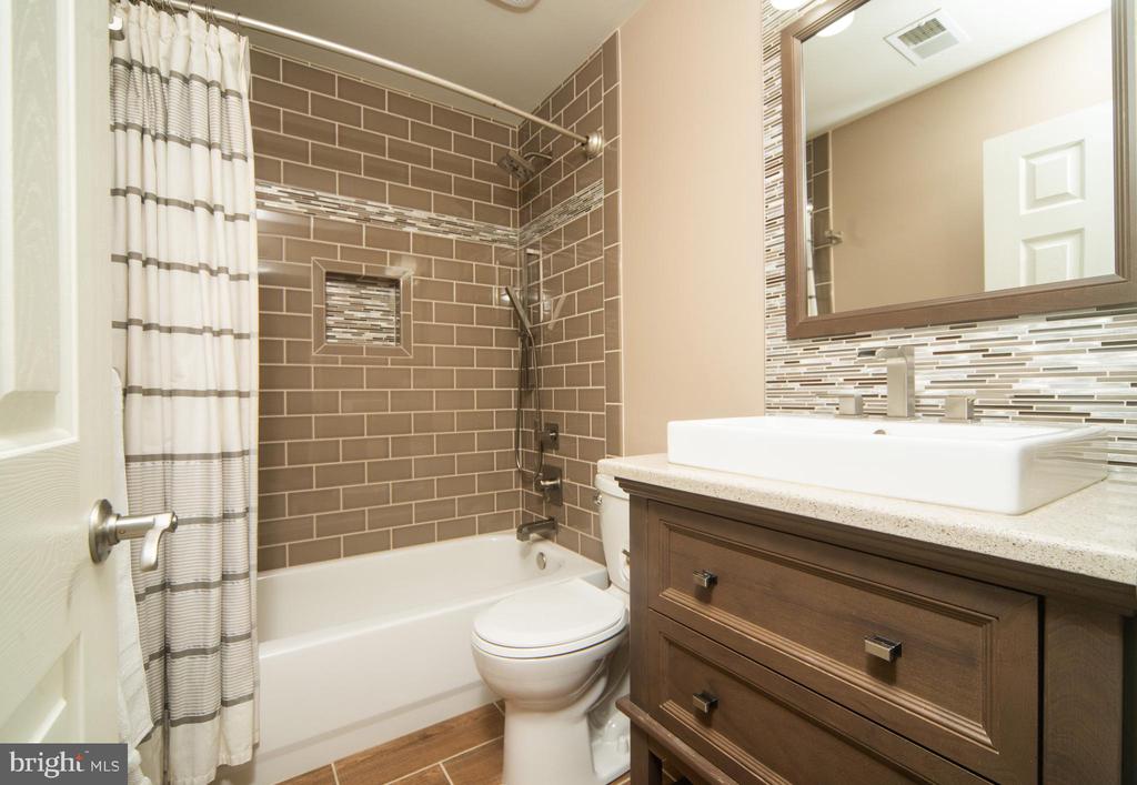 818 THICKET COURT