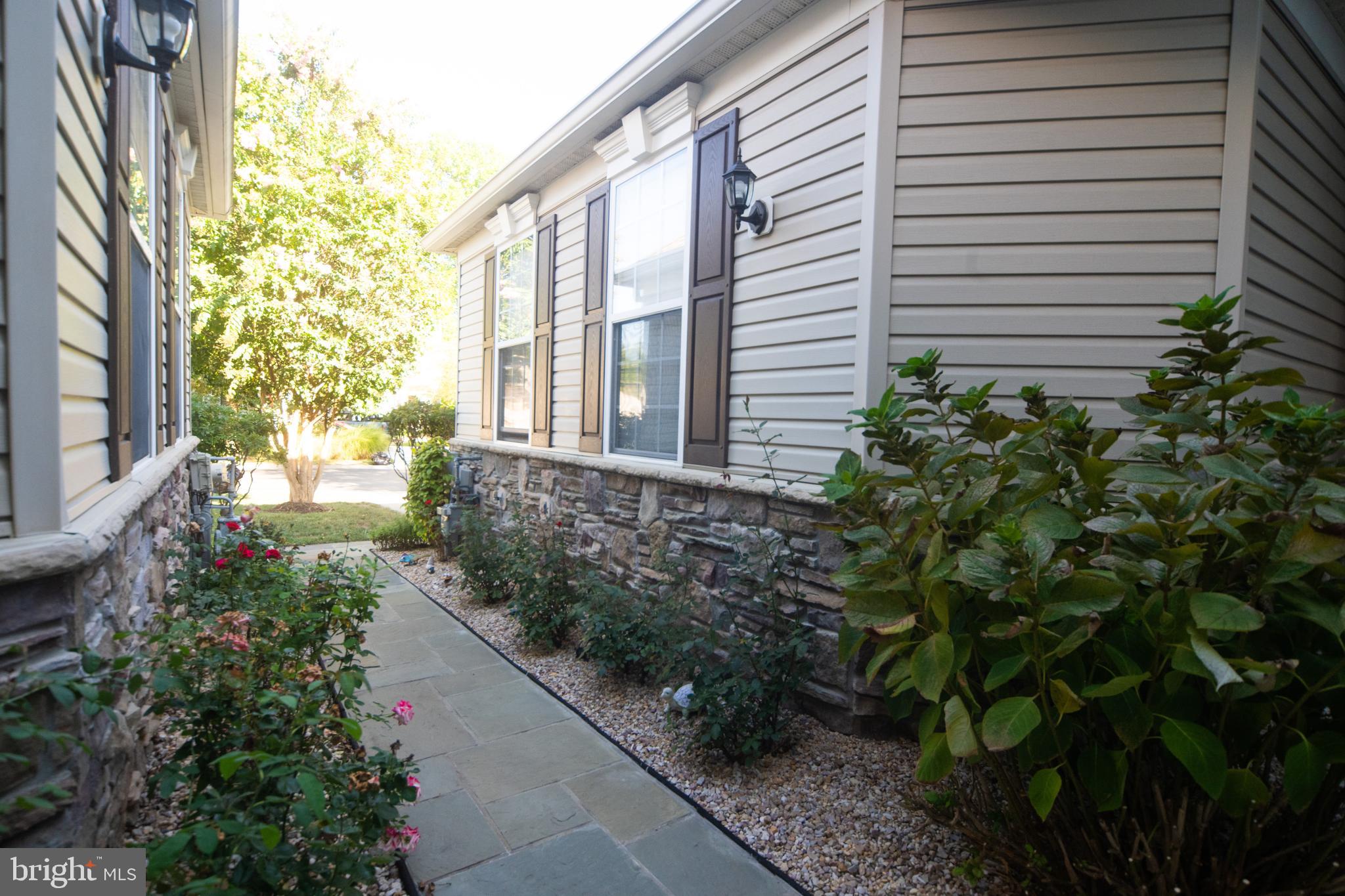 818 THICKET COURT