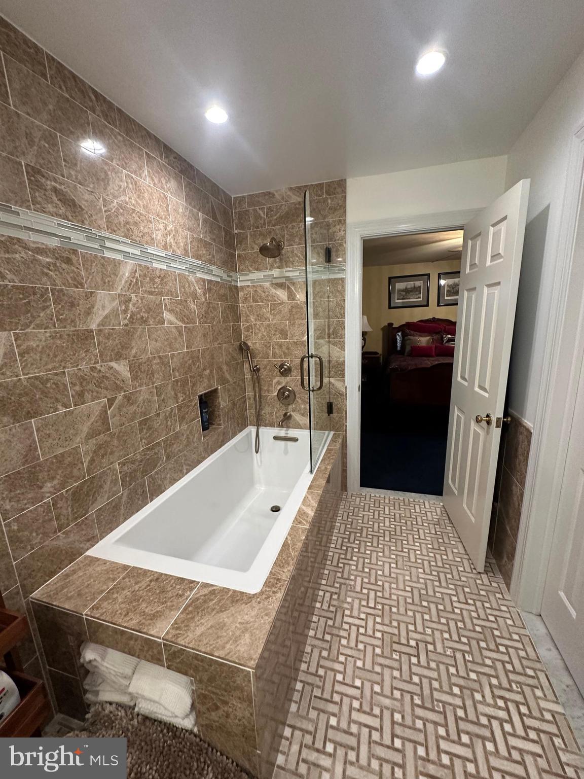 621 TRAVELLER COURT