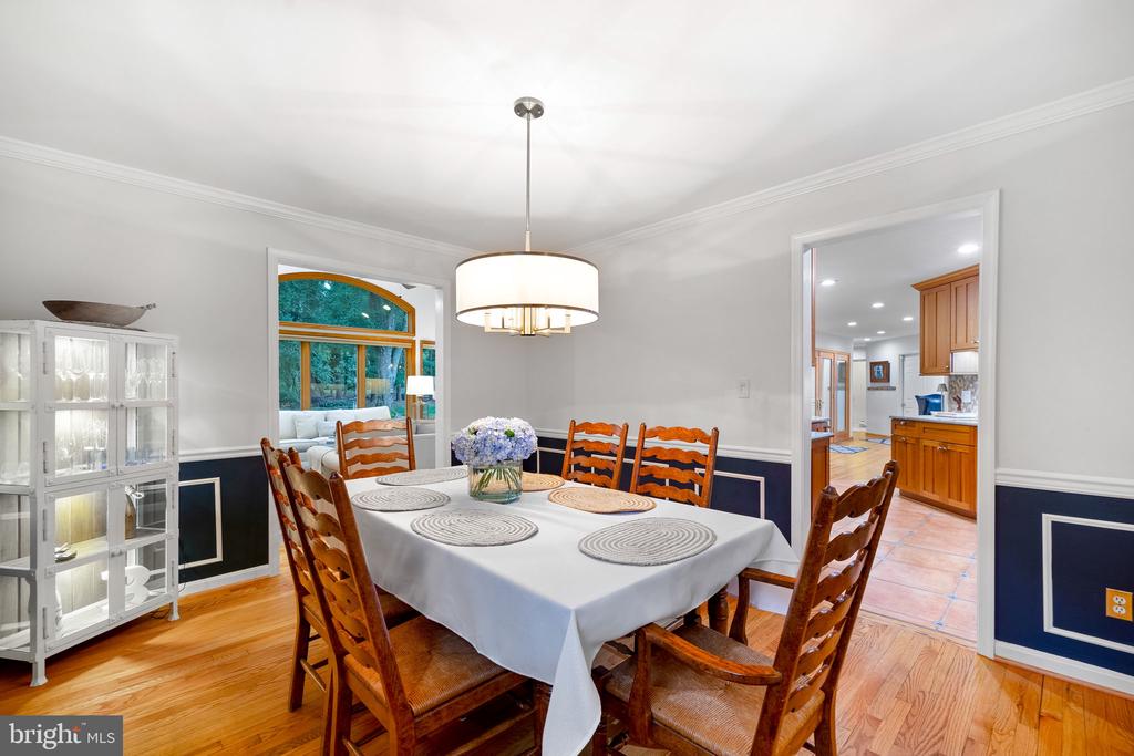 641 COVE TERRACE