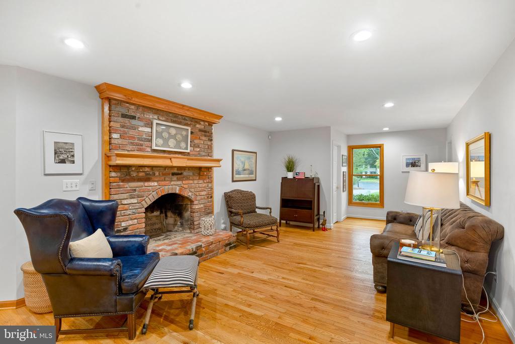 641 COVE TERRACE