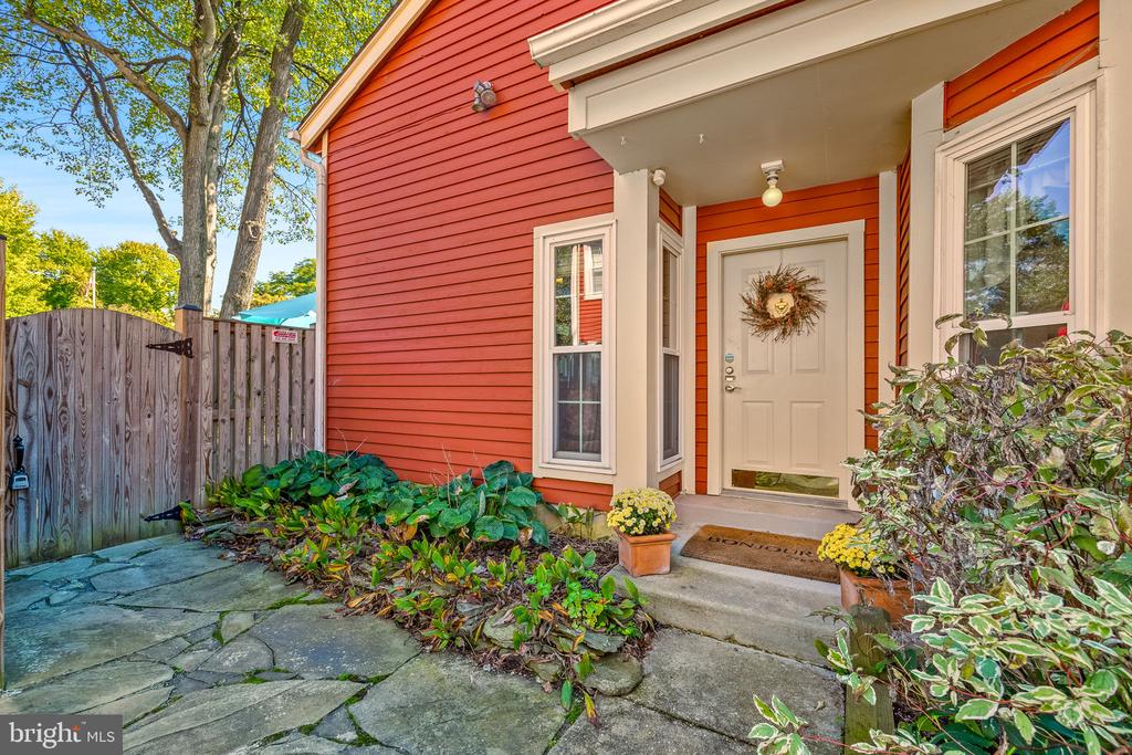 963 WINDWHISPER LANE