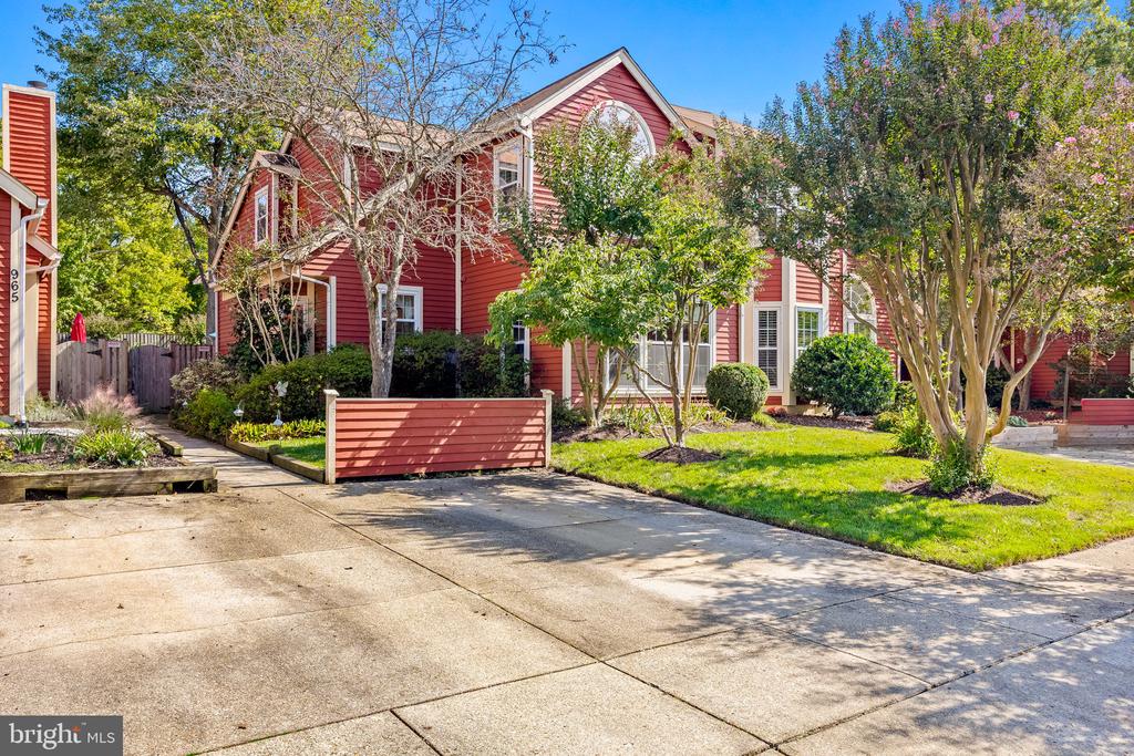 963 WINDWHISPER LANE