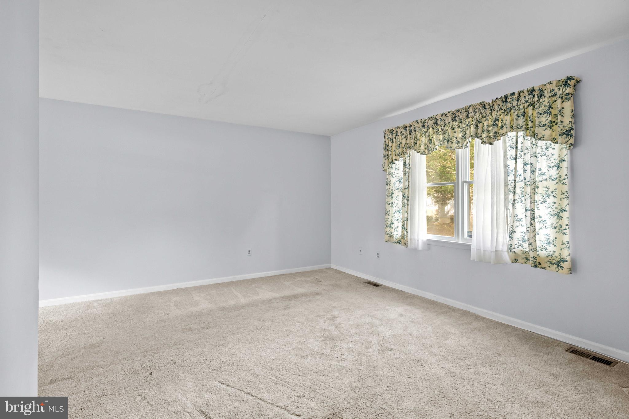 683 SWAN DRIVE