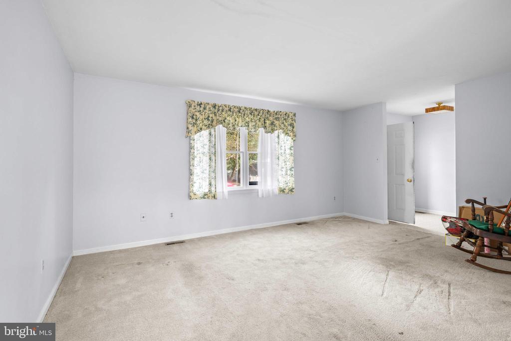683 SWAN DRIVE