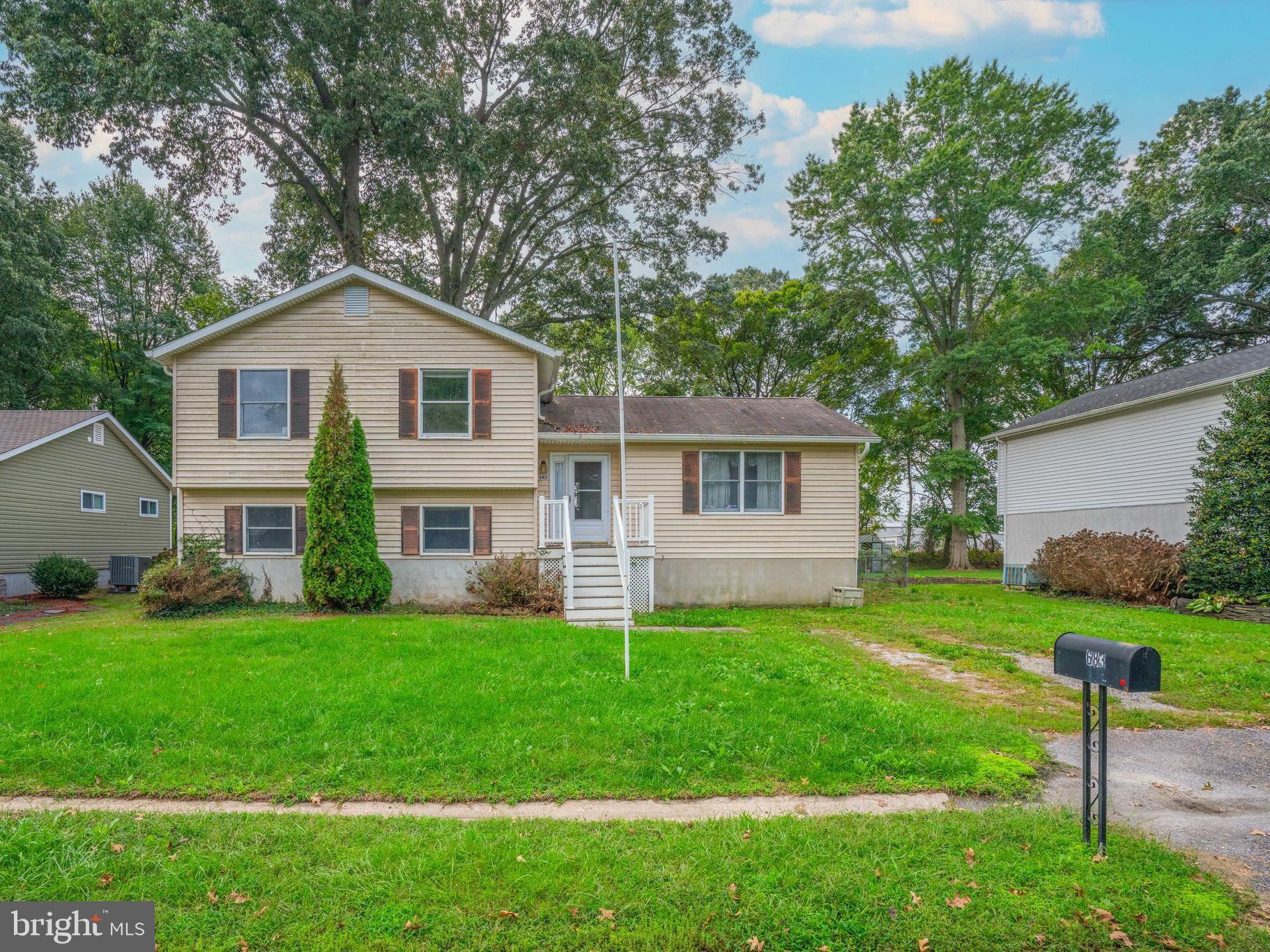 683 SWAN DRIVE