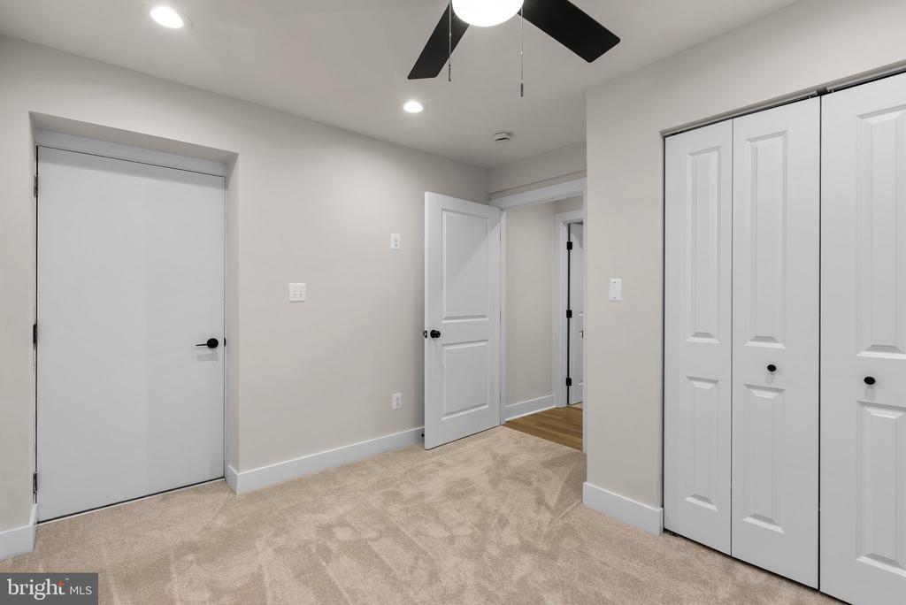 5212 COTTONWOOD DRIVE