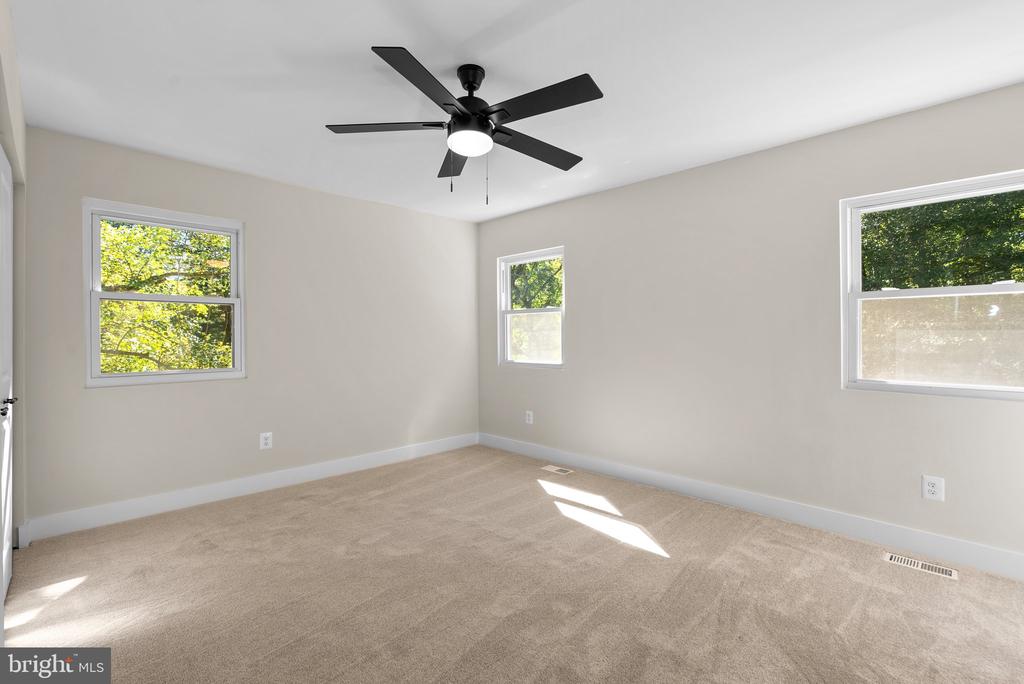 5212 COTTONWOOD DRIVE