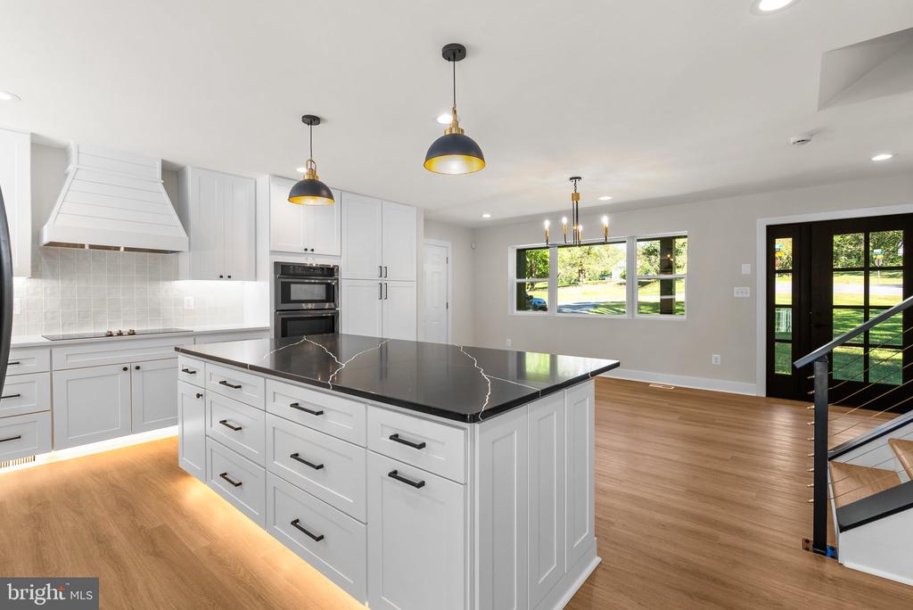 5212 COTTONWOOD DRIVE