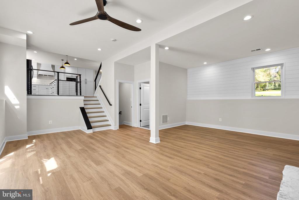5212 COTTONWOOD DRIVE