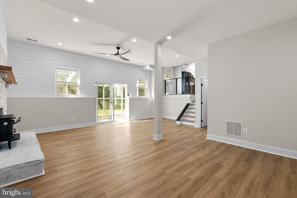 5212 COTTONWOOD DRIVE