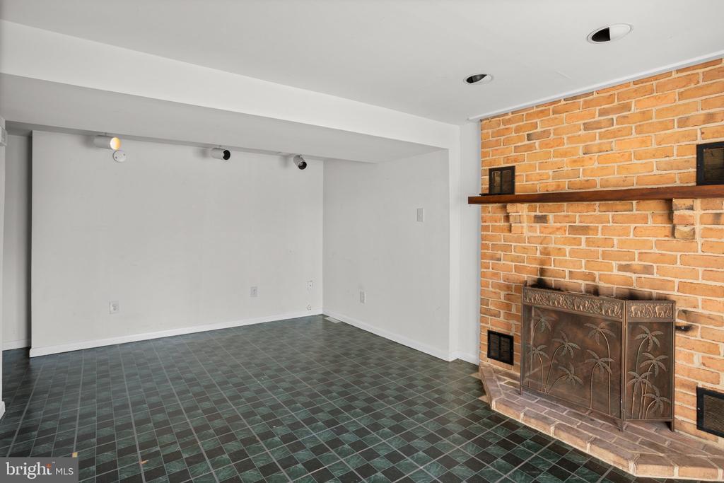 5 FAIRHOPE COURT