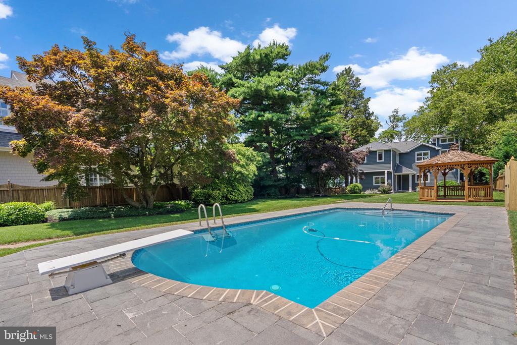 1088 RIVER BAY ROAD
