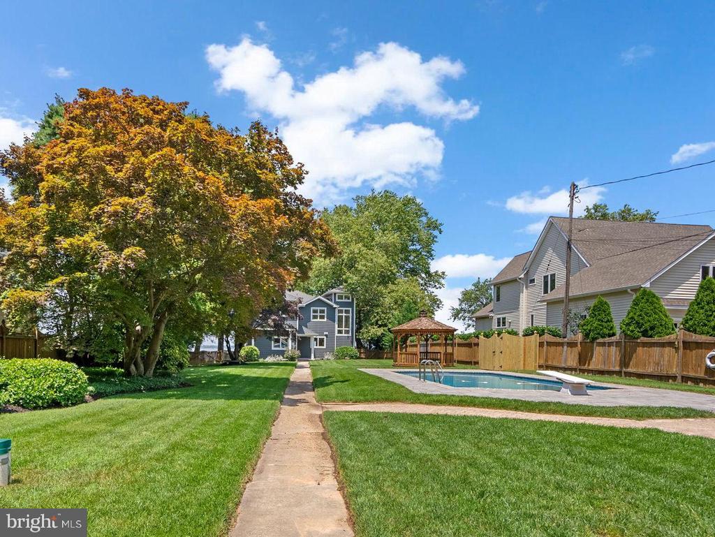 1088 RIVER BAY ROAD