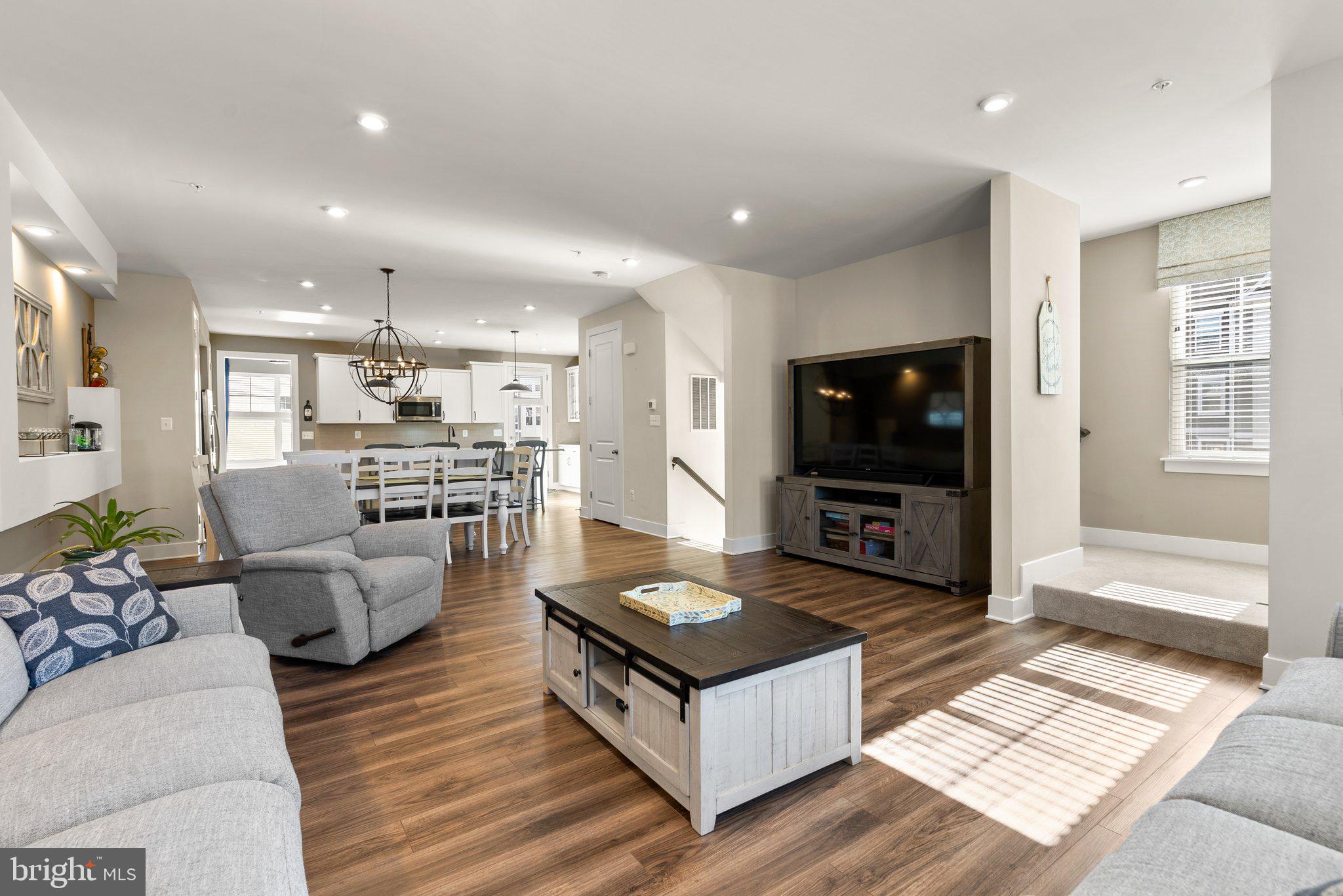 8406 AMBER BEACON CIRCLE