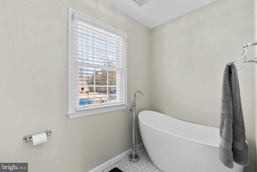 122 CEDAR ROAD
